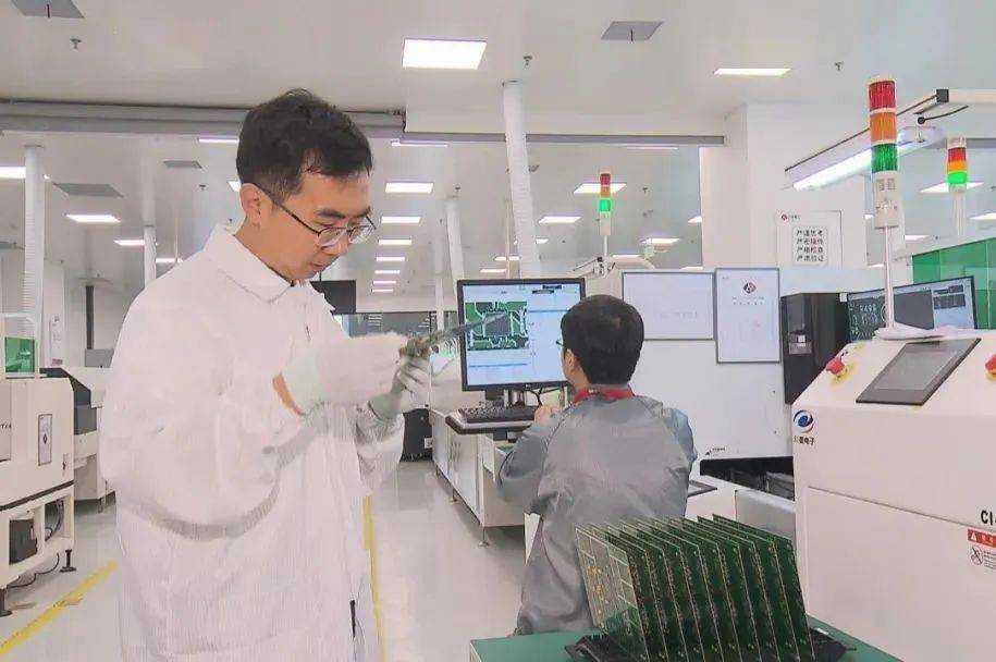 勞動(dòng)創(chuàng)造幸福 | 合肥市最美職工事跡展播（三） 精益求精，服務(wù)萬家——記電子產(chǎn)品銷售員李華